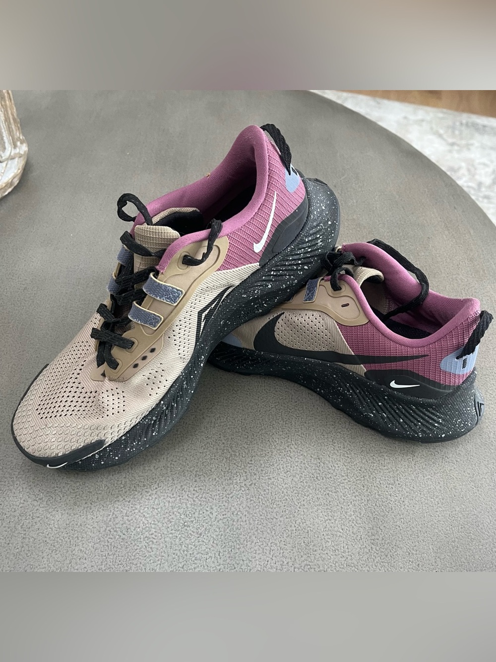 NIke WMNS PEGASUS TRAIL 3
'KHAKI LIGHT MULBERRY'. Size 8.5